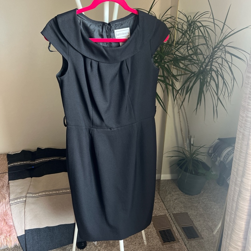 Karin Stevens Black Cap Sleeve Midi Dress